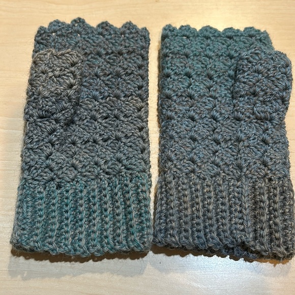 Handmade fingerless mittens - Picture 2 of 5